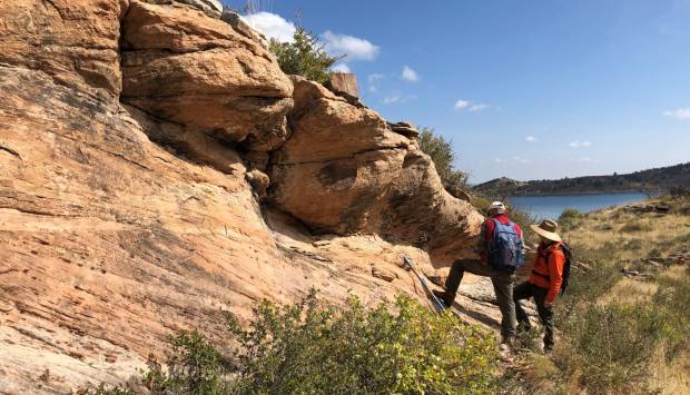 investigación geológica en el condado de Larimer; cortesía del Dr. James Hagadorn