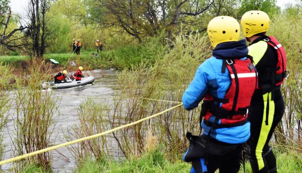 Exercício de treinamento de segurança aquática Larimer County Sheriff Office Serviços de emergência