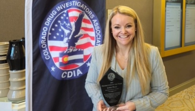 Lynzi Maas holding her award at CDIA