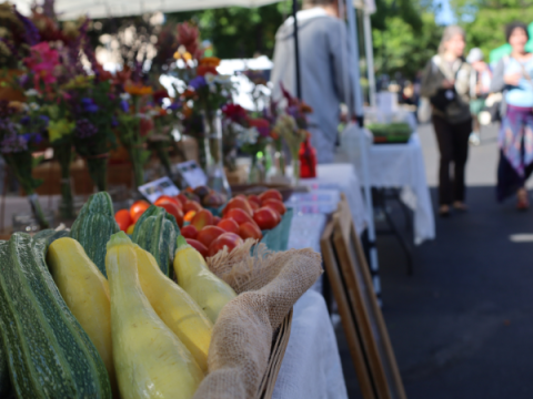 Abóbora e tomate no Larimer County Farmers' Market