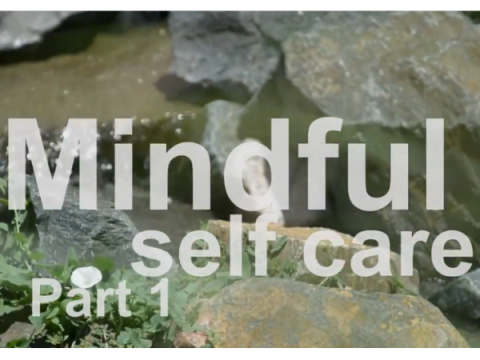 Screenshot dal video Mindful Self-Care